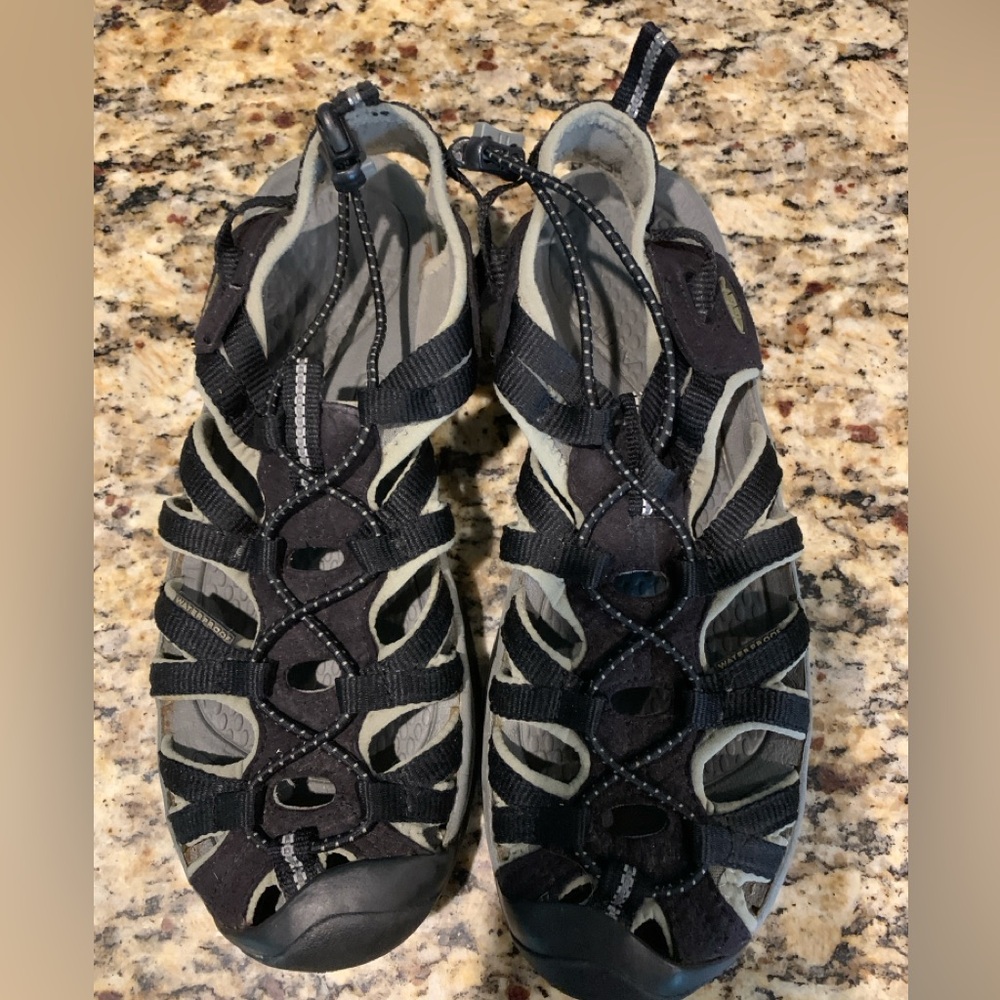 Keen Unisex Black Sandals Size 9